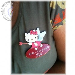 Badge Hello Kitty Fée, personnalisable par le texte et la couleur du fond