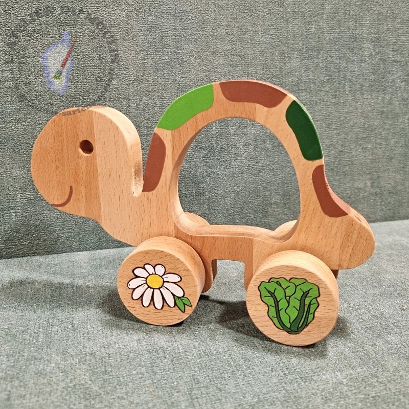Tortue à pousser en bois pour les petits